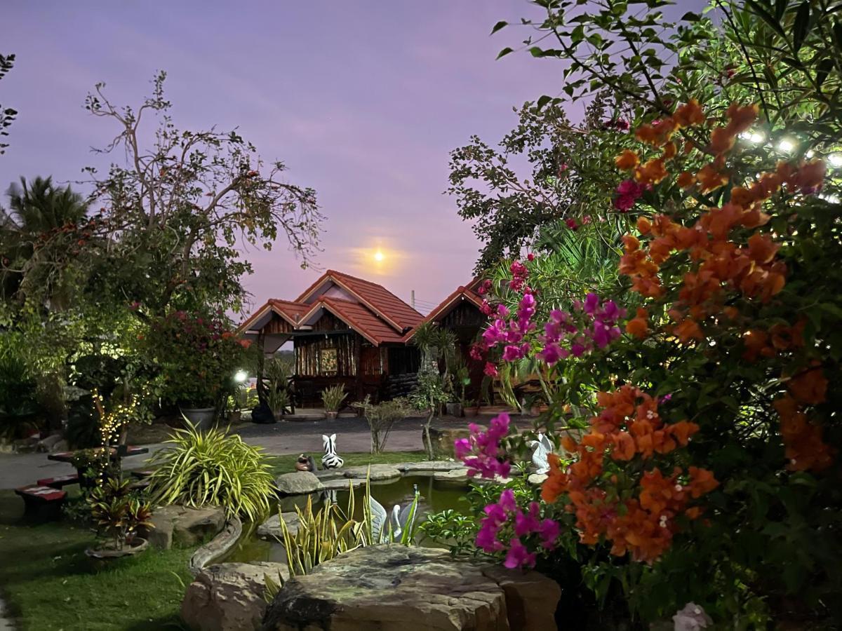Busby Resort Ta Phya Exterior foto