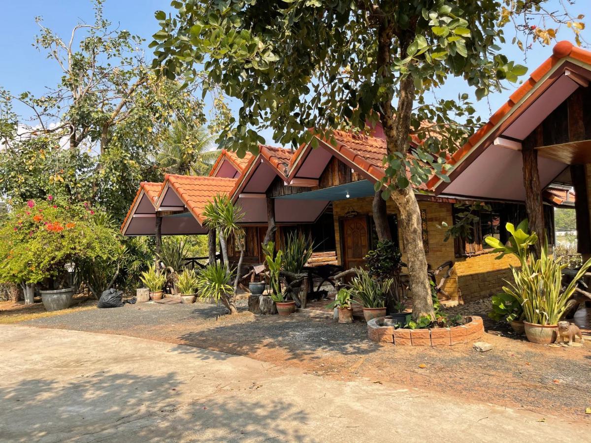 Busby Resort Ta Phya Exterior foto