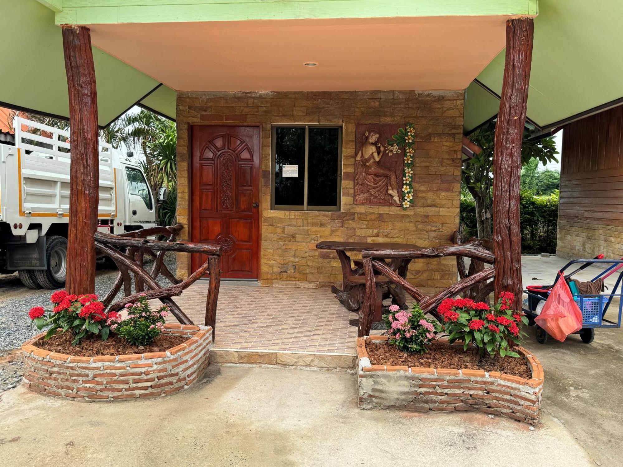 Busby Resort Ta Phya Exterior foto