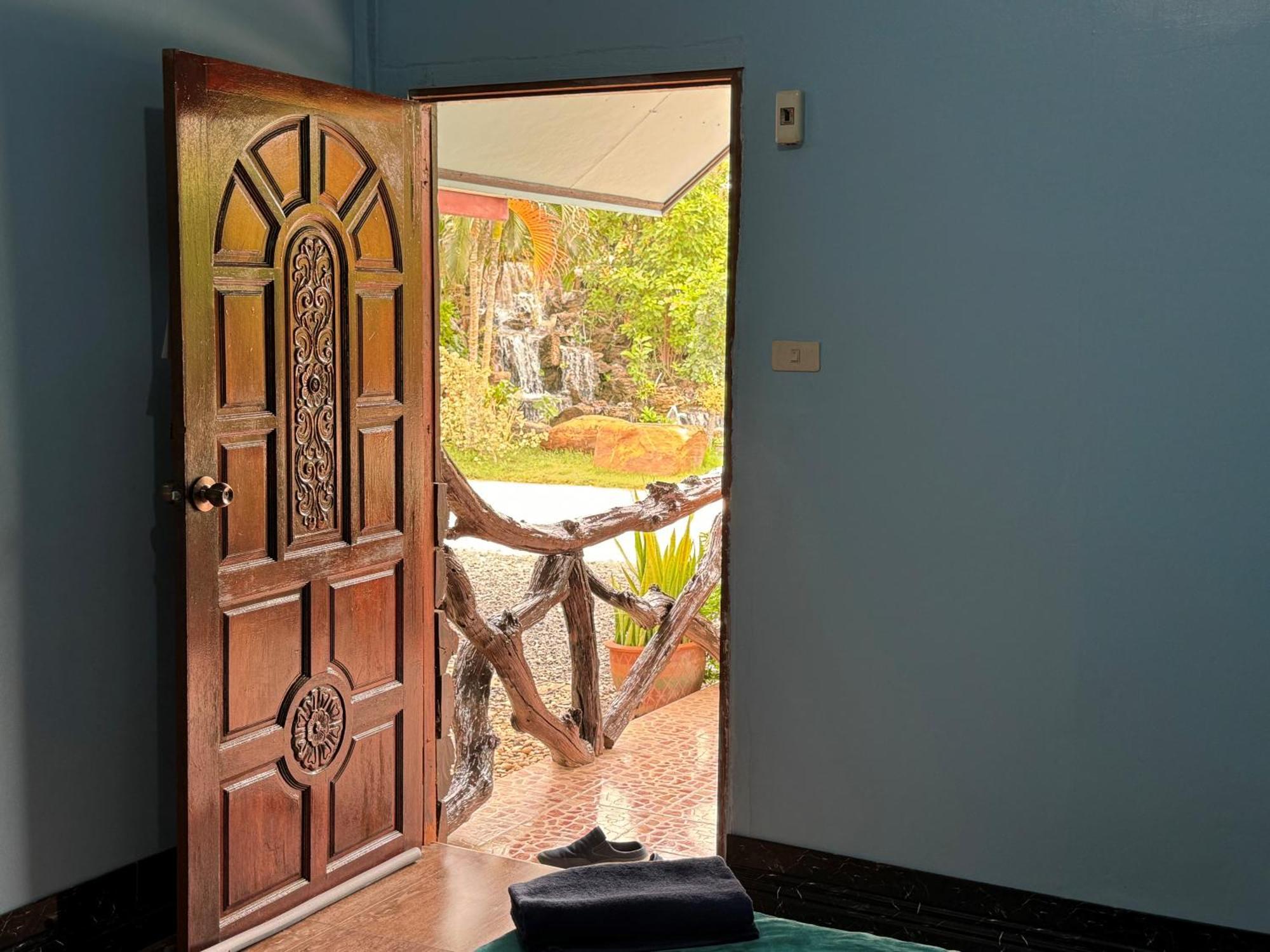Busby Resort Ta Phya Exterior foto