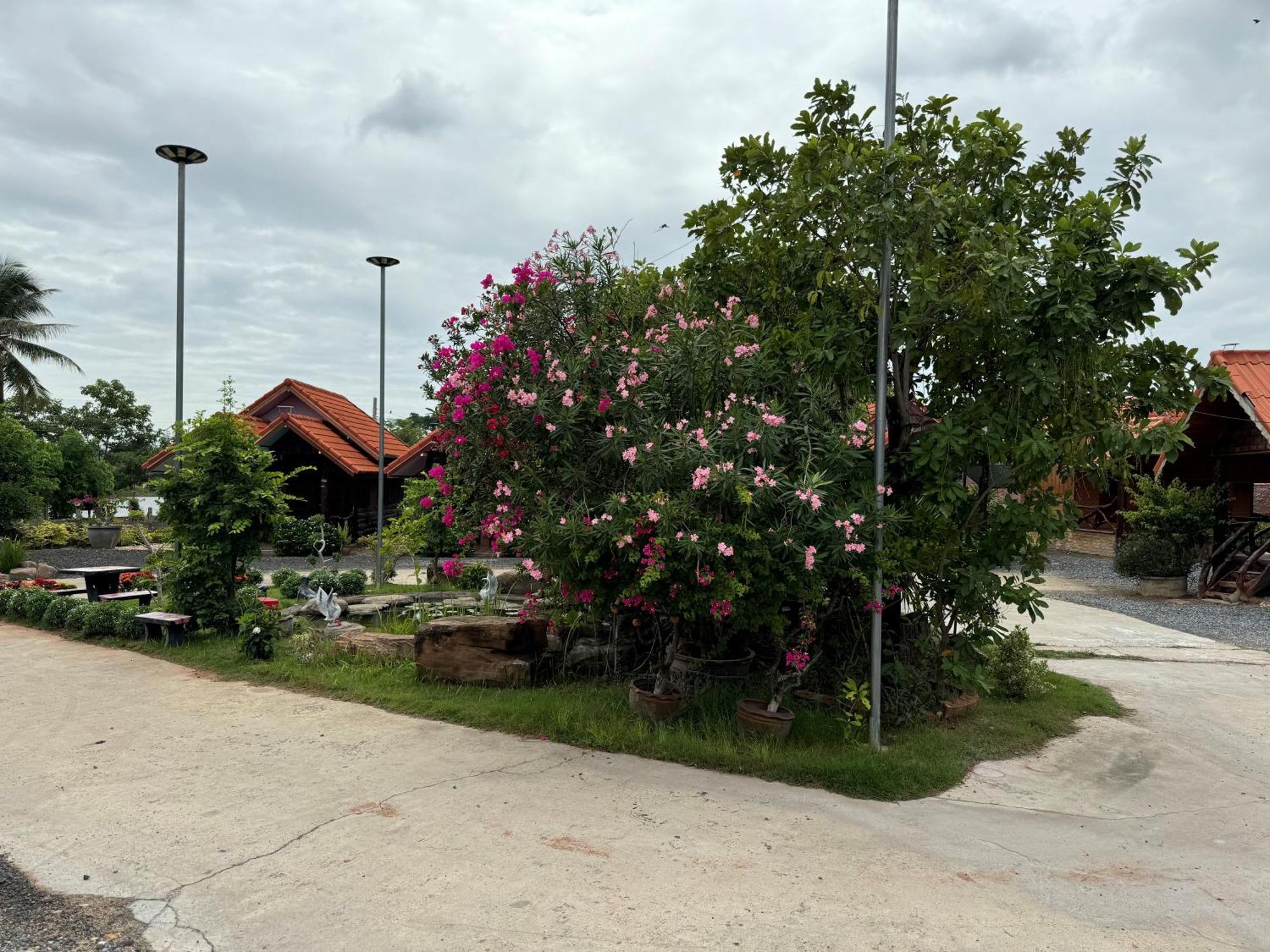 Busby Resort Ta Phya Exterior foto