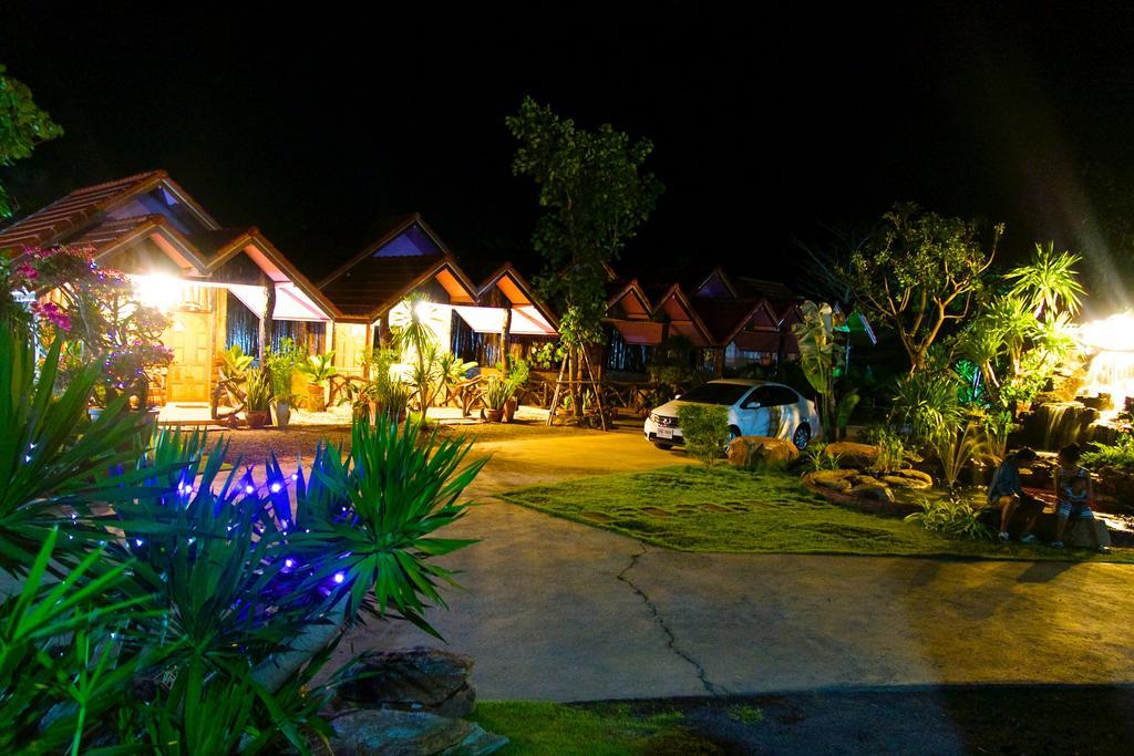 Busby Resort Ta Phya Exterior foto