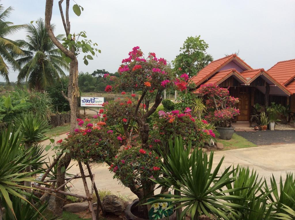 Busby Resort Ta Phya Exterior foto