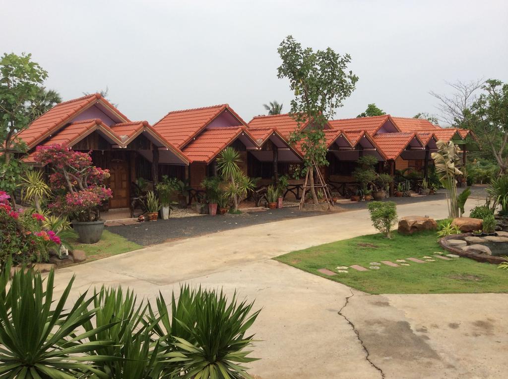 Busby Resort Ta Phya Exterior foto